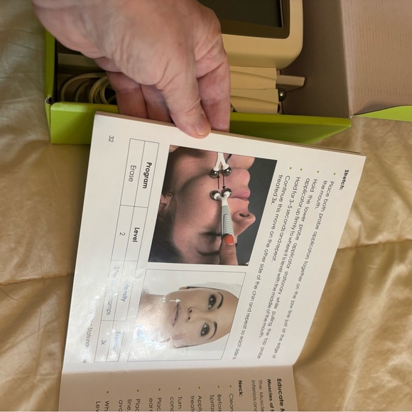 MyoLift Mini Micro-current Machine - Picture 5 of 9